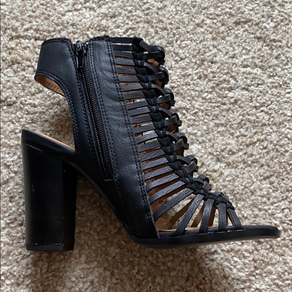 Heels - Picture 3 of 3